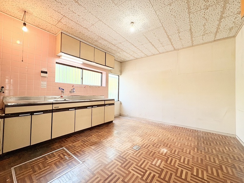 S__822272046_0 S__822272046_0