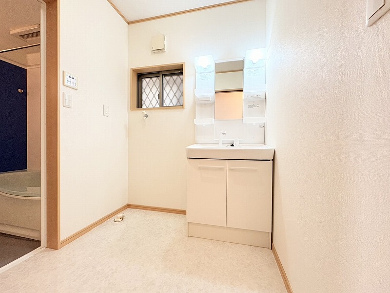 S__827392006_0 S__827392006_0